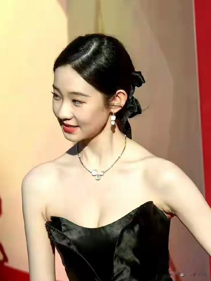 导演如此评价张艺凡！导演说张艺凡舞者风范演技不凡