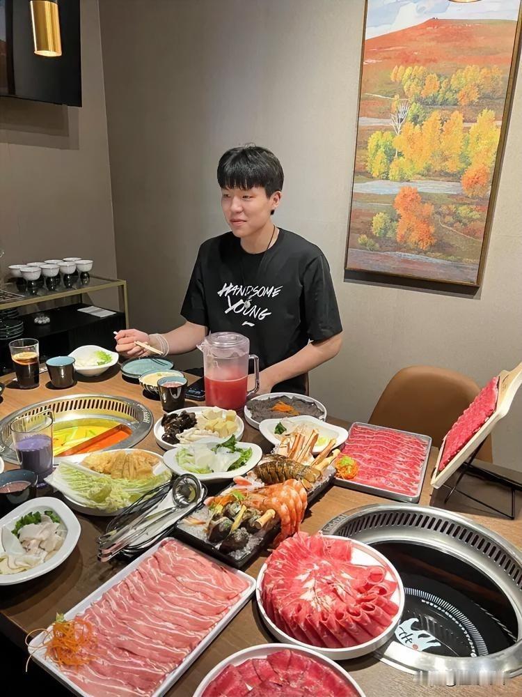 杨瀚森没有约基奇的命，却得了约基奇的病!夏季联赛的时候，杨瀚森表现相当不错，