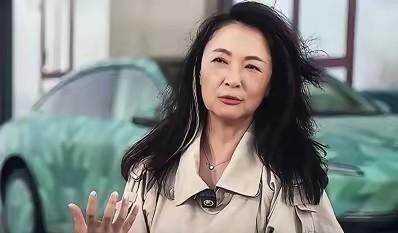 这是啥时候，上海电视台知名主持人袁鸣现况:上一次看到袁鸣还是在今年上视元宵节主持
