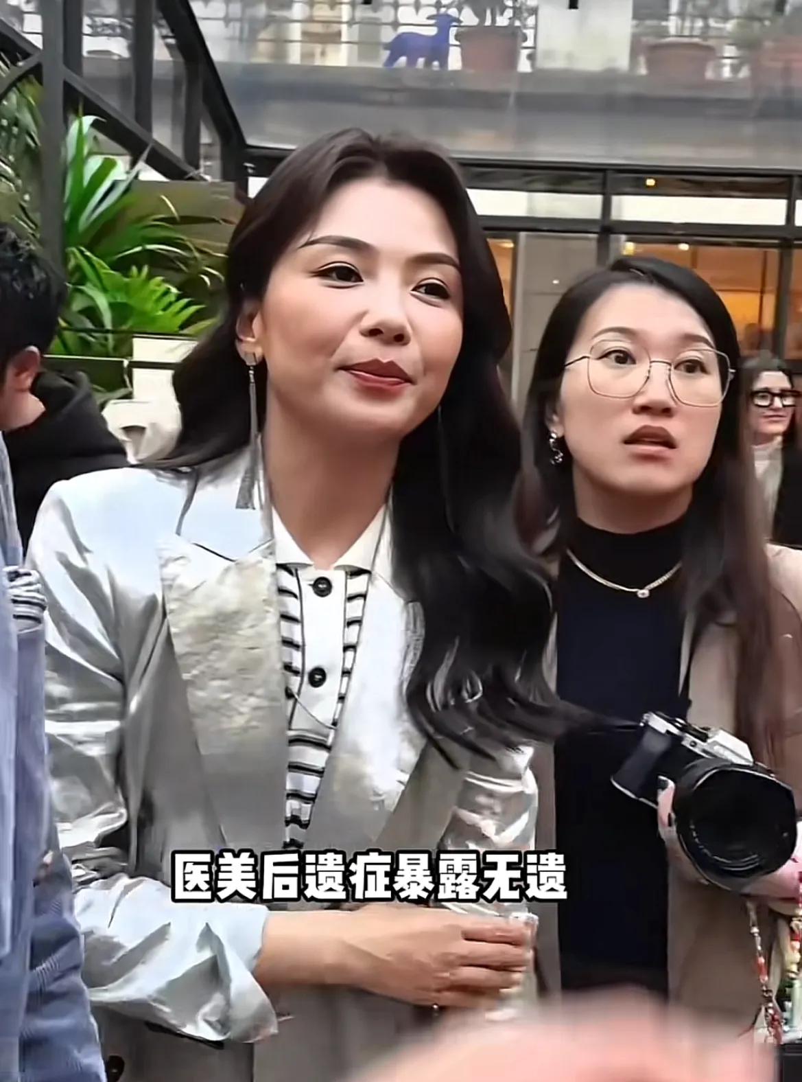 发现没一般越有钱的女人老的就越快你看像刘涛这么有钱的女明星固然很舍得在自