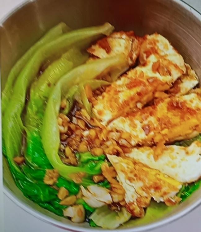 我身边有朋友体重从133斤减到95斤，发现上午多吃液体食物，瘦得更快。有个180