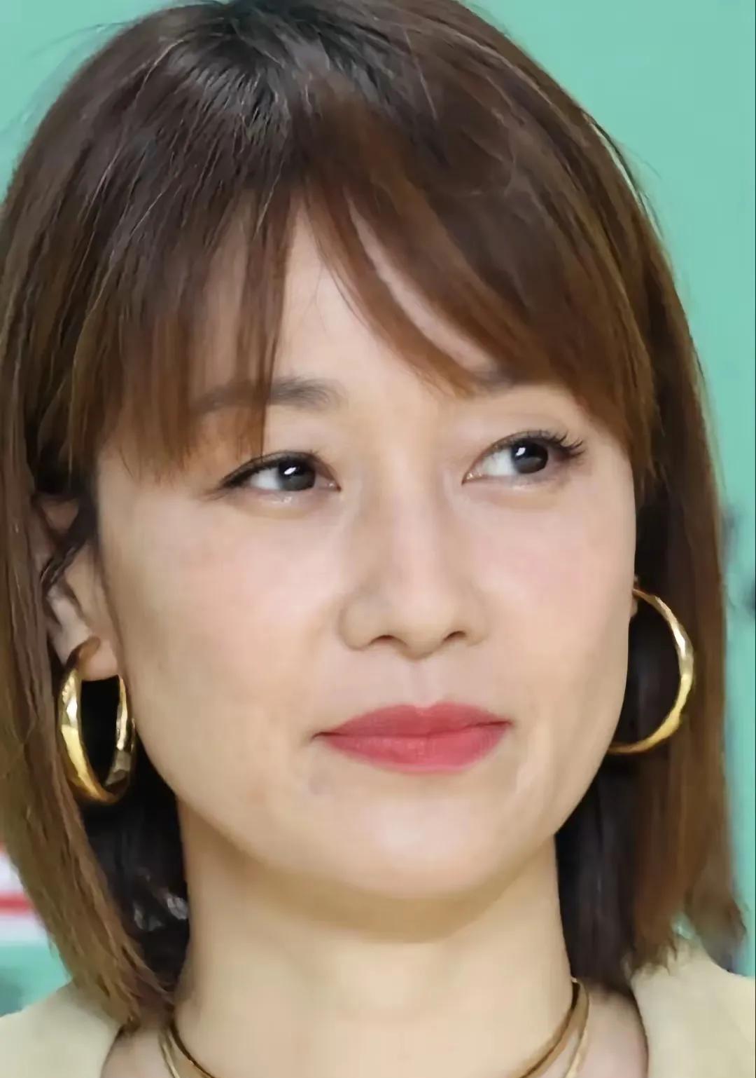 马伊琍真是从小美到老啊！生育两个孩子，年近50了脸上脸上丝毫好没有医美痕迹皮