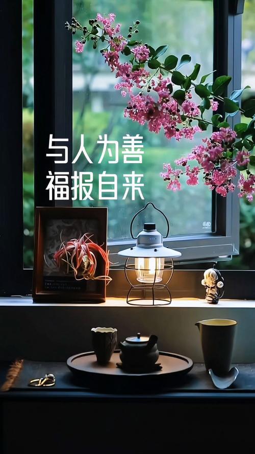 那天我去镇上取快递，回来时路过市场街。路窄车多，错车时不小心，后轮压上了路边小贩