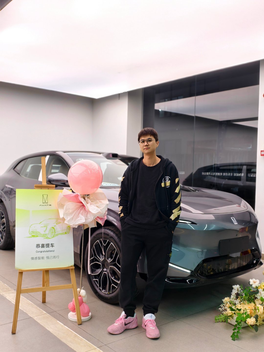 恭喜这个吊毛喜提全新阿维塔07塔子我的爱这次尝试了白棕内饰，质感高级感一流小蓝灯