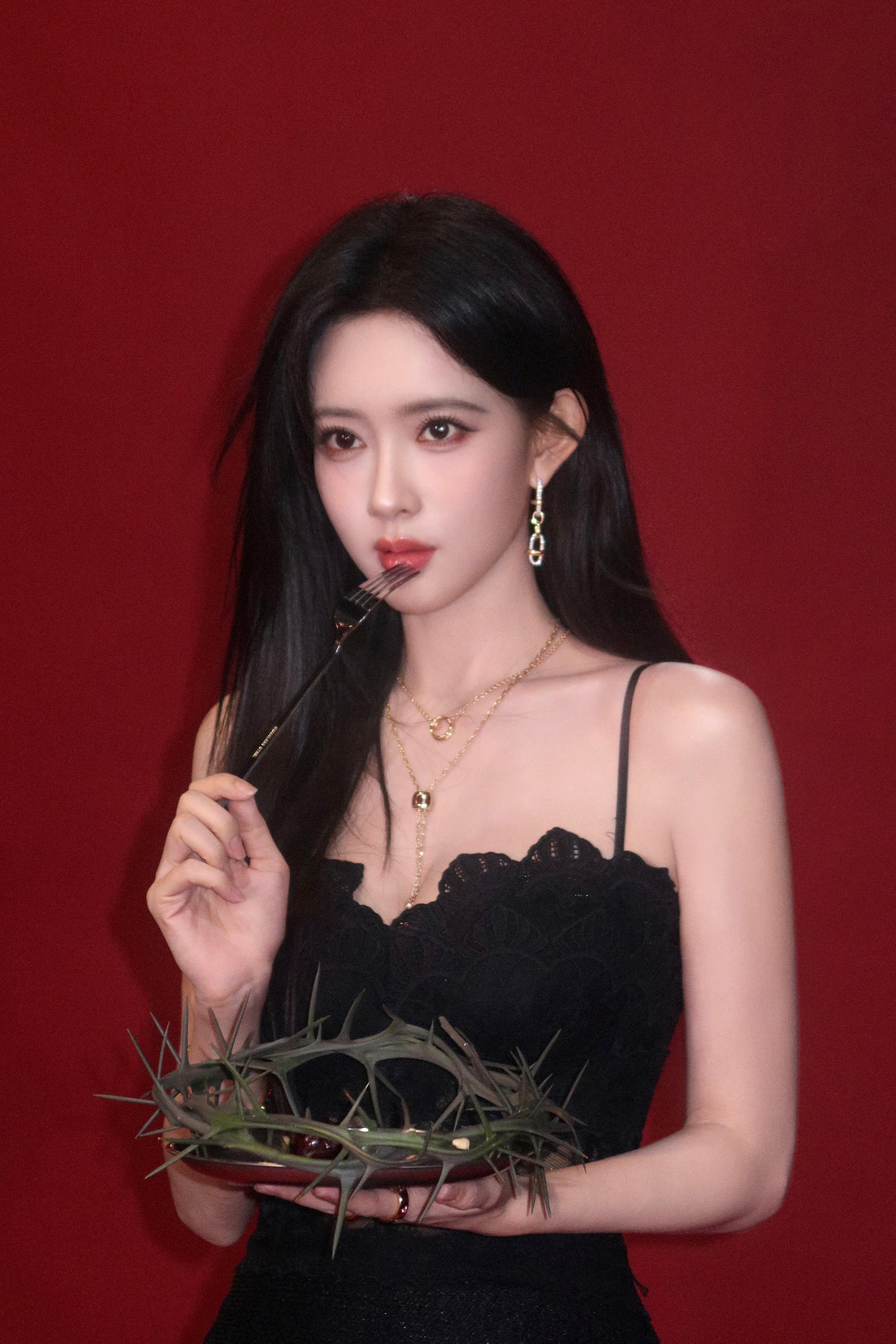 孟子义戴眼镜高智学姐孟子义戴眼镜A爆了打破“笨蛋美女”固有标签，孟子义用眼镜造型