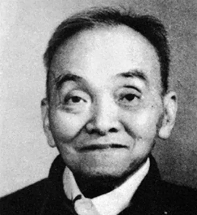 1949年，地下党被判死刑，临行刑前去上厕所，看守意味深长地说："早去早回"，地