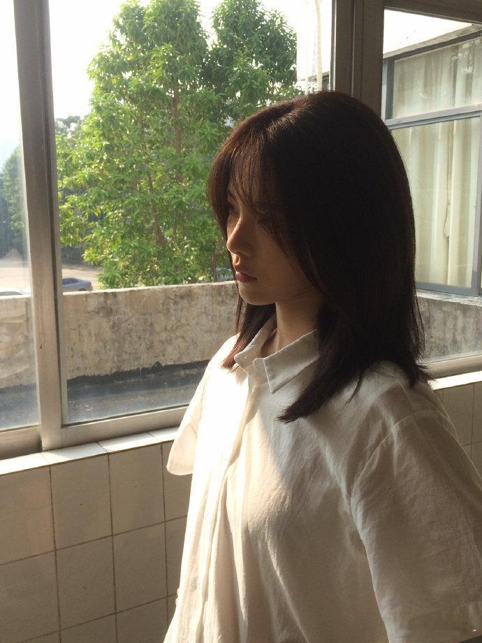 猫的树是现偶的神吧，杨超越随便一拍就是神图，脑海里闪过一万篇青春疼痛文学猫的树