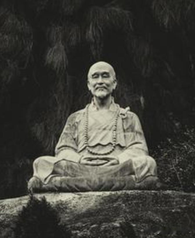 1942年，弘一法师火化时怪声频发，弟子惊恐，赶忙拉出骨灰床，谁料，竟然捡出了1