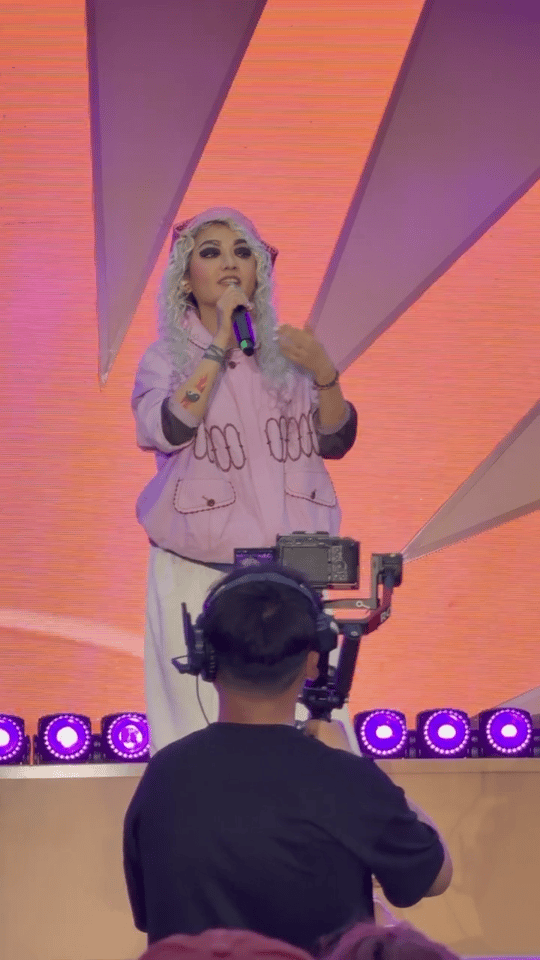 这居然是范晓萱认不出这是范晓萱整个人的气质都变了范晓萱太颠覆了