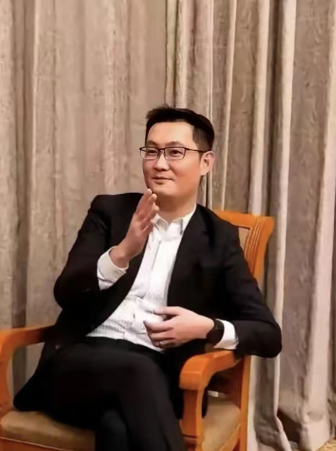 马化腾之所以一直这么低调，其实是有原因的。在中国的顶级富豪中，他算是个异类:在国