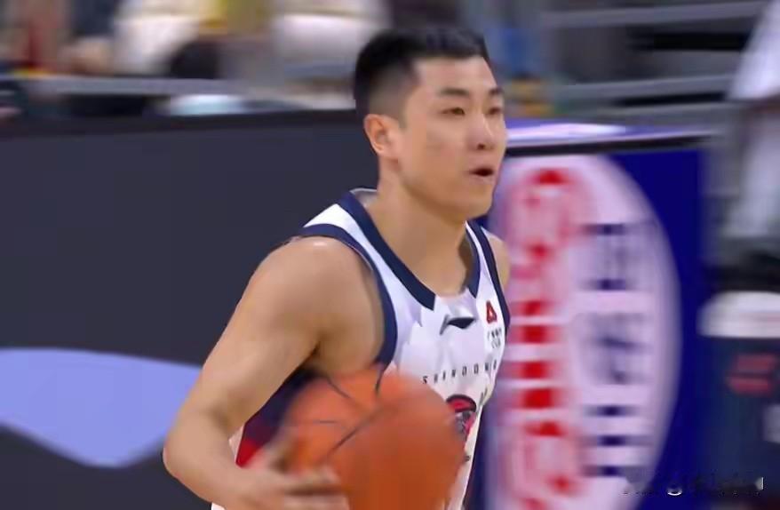 徐杰的年薪70万，高诗岩的年薪600万，徐杰却打出了顶薪球员的水平，而高诗岩的顶