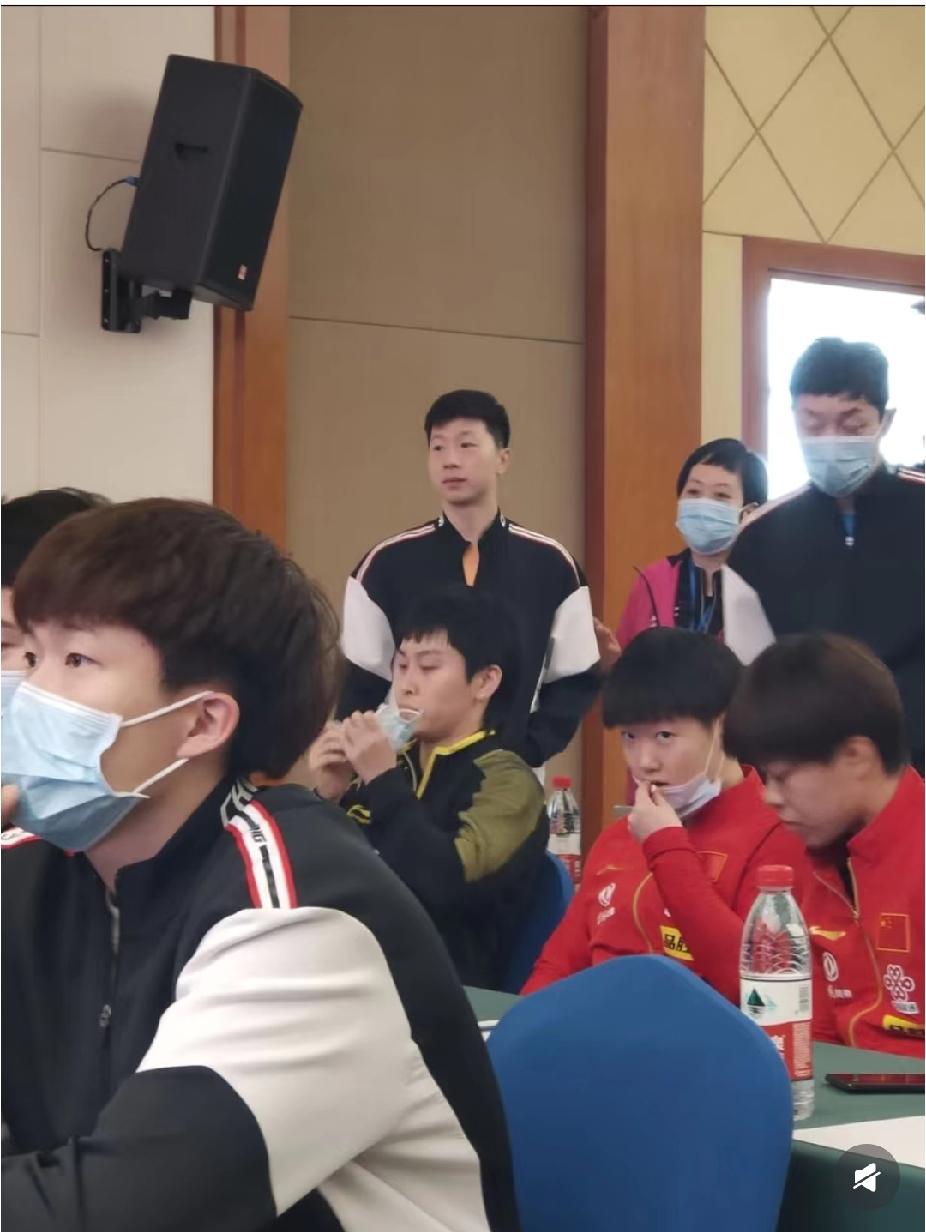 考古新发现！国乒“干饭人”莎莎的可爱瞬间被翻出网友的考古能力真的太强了！