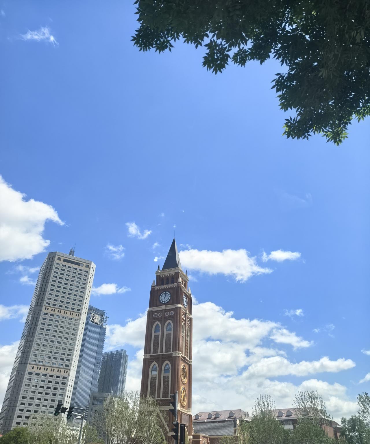 天津，将更好地服务北京！近日，京滨城际铁路最关键的2号盾构隧道挖通了。隧道总长