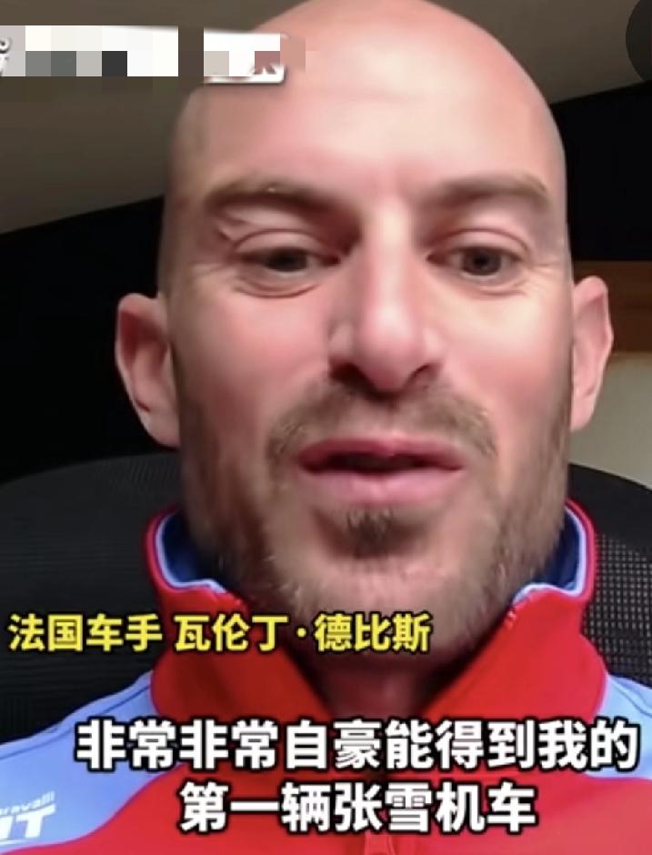 德比斯说就没见过这样的老板，别的车队的老板很少来赛场，即使来了赛场也待不久，要么