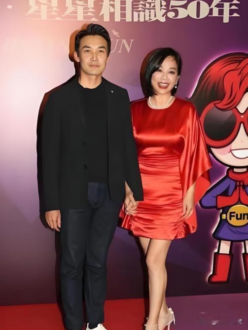 当年，得知儿子张铎要娶陈松伶，张妈妈气哭了:“她不但比你大8岁，还没名没钱，你图