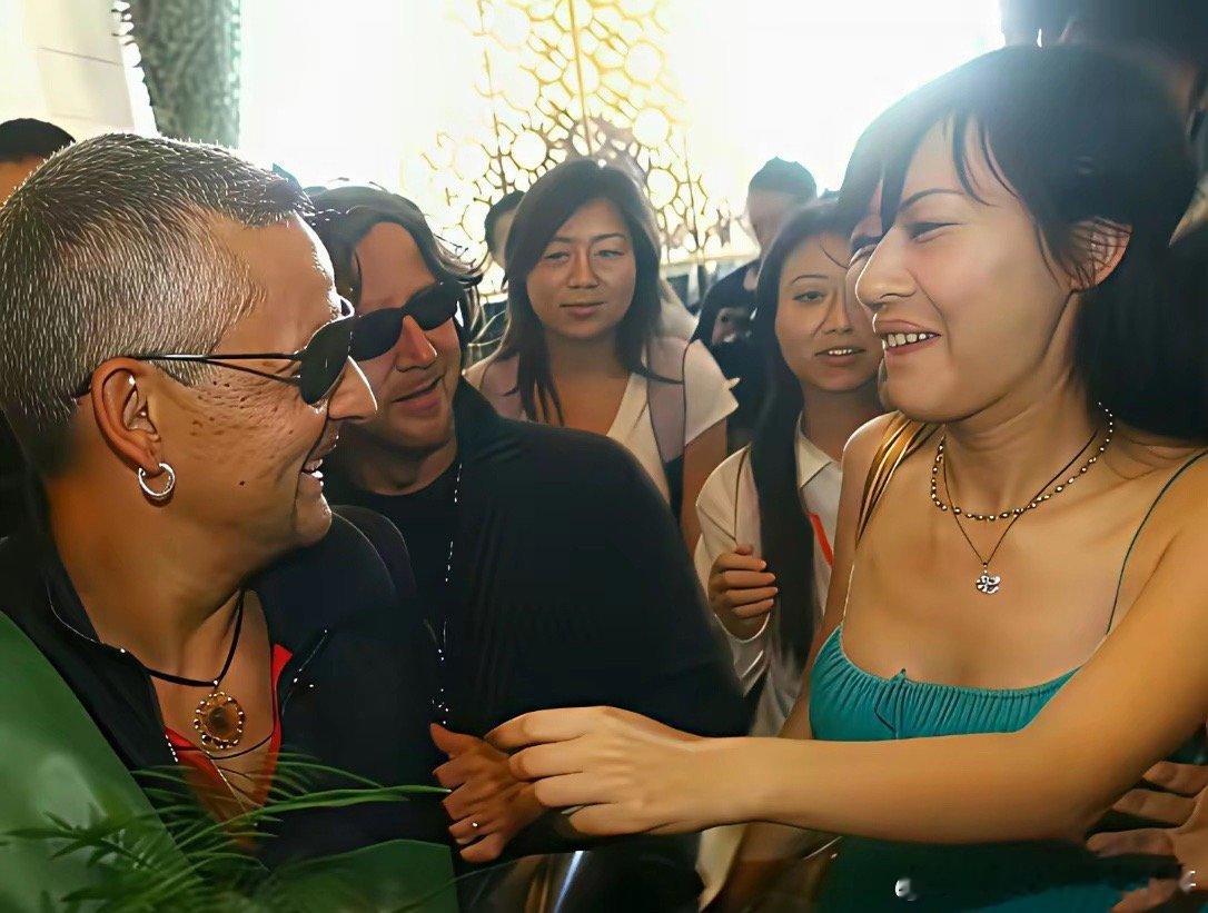 田朴珺年轻的时候，看见了自己的偶像！