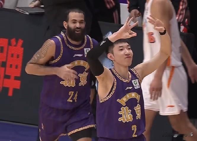 厉害！里勒谈廖三宁三分绝杀：“这个三分太酷了。”“帮助我们拿下这场关键胜