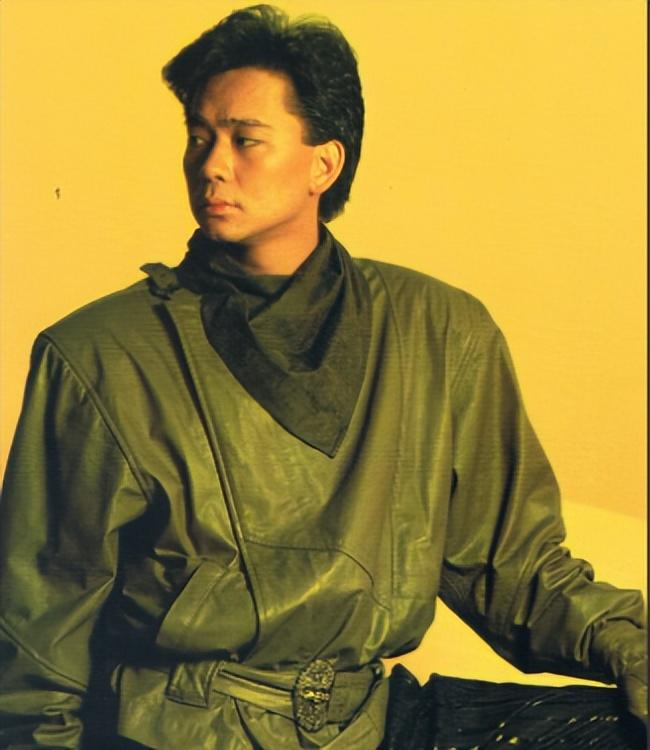 他曾是著名主持人，被富婆包养十年后变痴傻，60岁割舌后当了和尚  