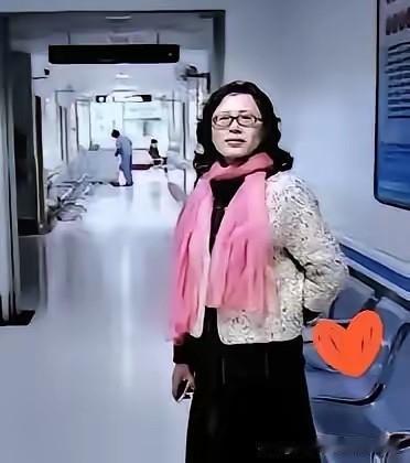 一个62岁的女人，还在为生存挣扎。没有退休金，没有固定工作，没有等来那个"迟到"