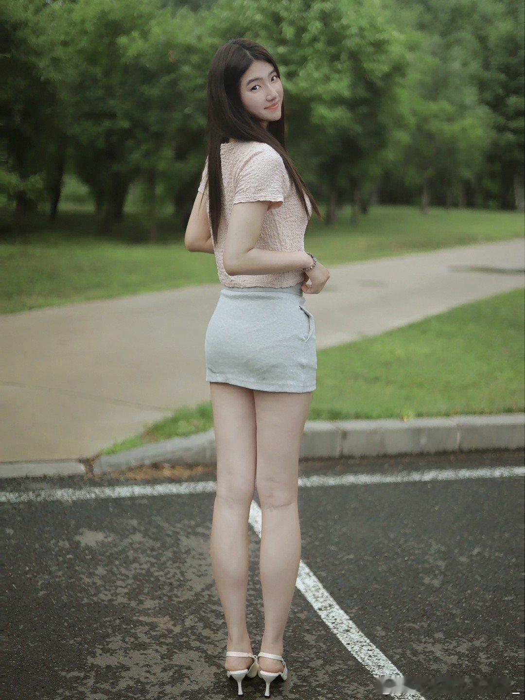 如果你不开心我可以跟你说最早的早安和最晚的晚安​​​