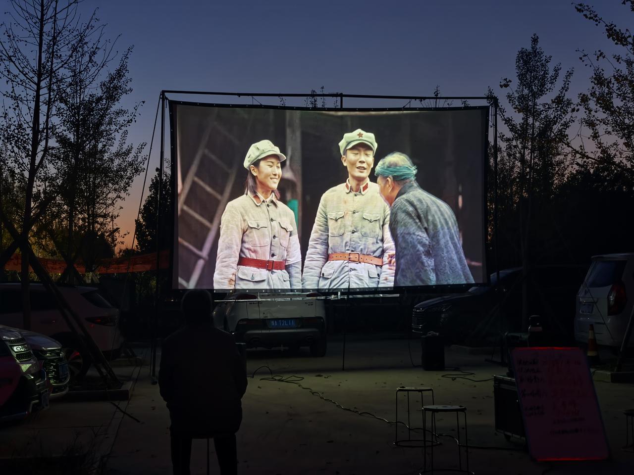 为什么现在大多数领导干部临近退休都会提半格一级的！我认识几个朋友基本和我一样到了