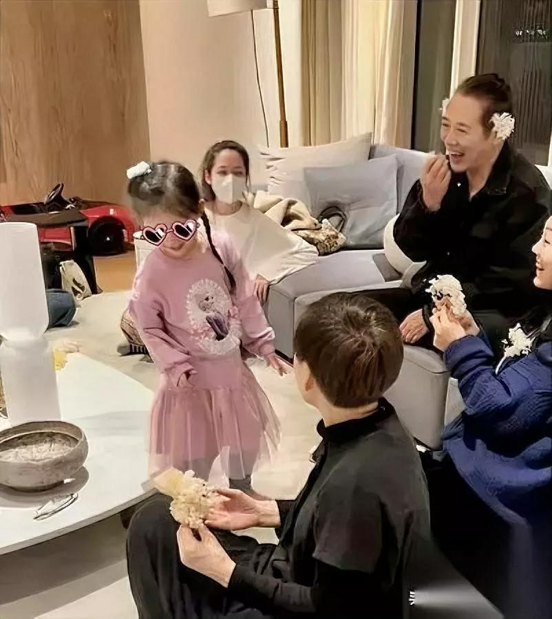 李连杰状态惊到我了！逆生长背后藏着啥？年初还憔悴如今像换了个人！最近看他