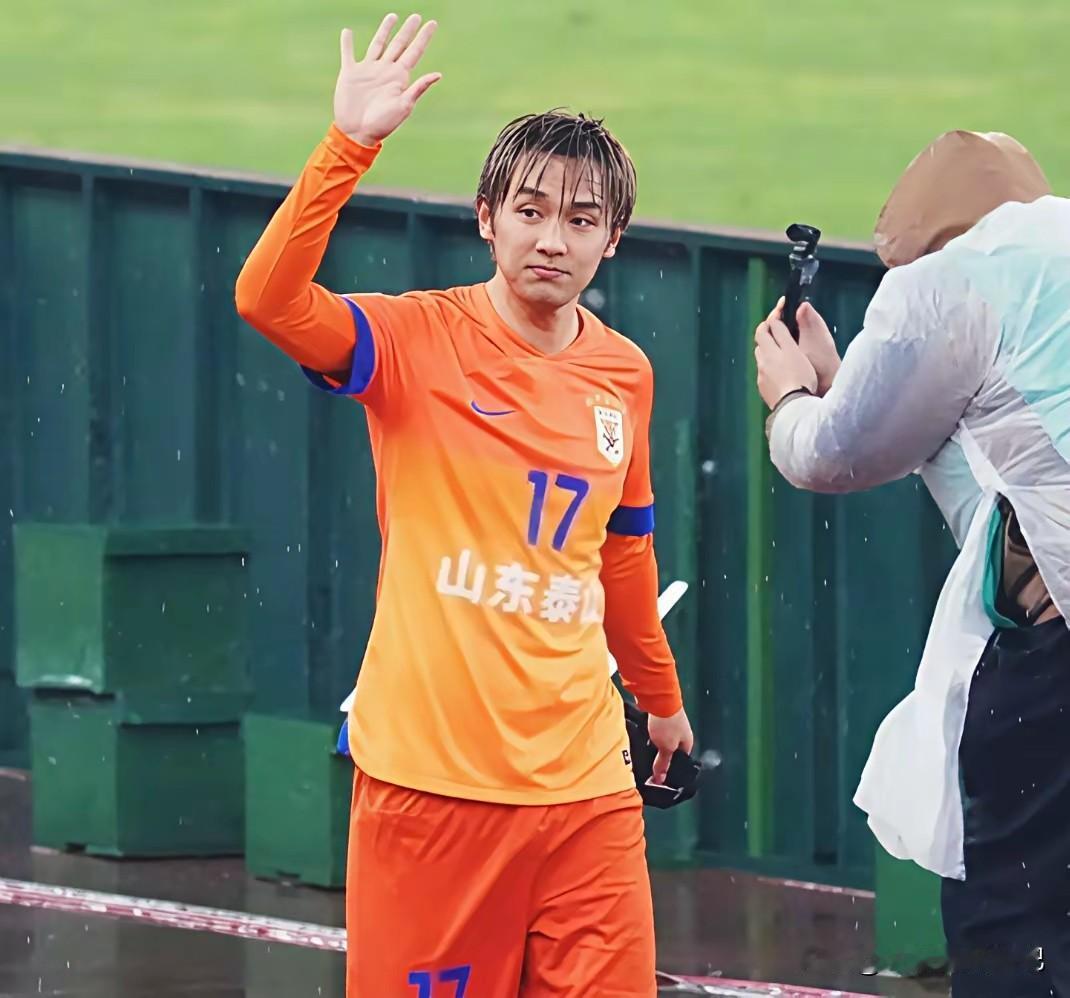 离队倒计时？吴兴涵老婆发文炮轰泰山俱乐部！一直有传言说新赛季泰山俱乐部不会续约