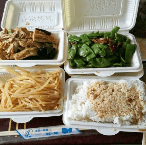 27岁孕妈孕期猛补进食, 生下12斤的胖小子, 看到宝宝却哭了