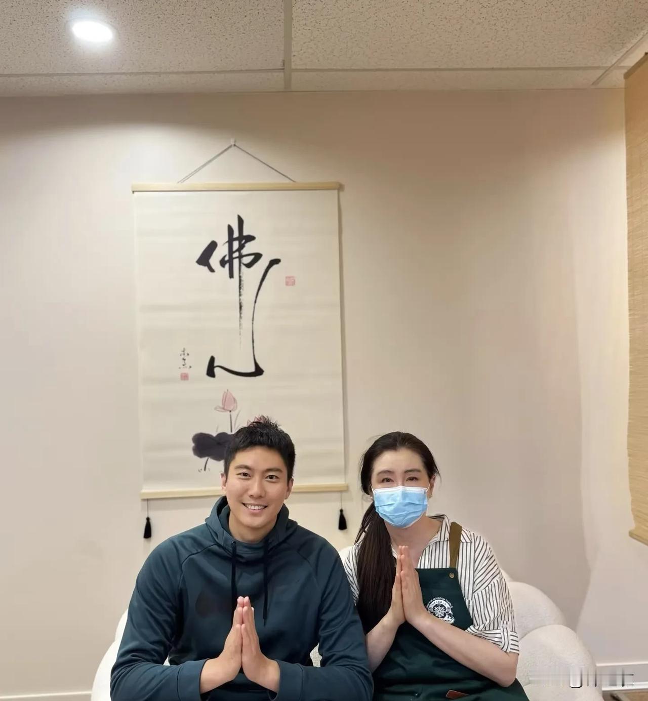 按理说王祖贤应该是很有钱了，更是不缺钱，但是她居然还会学艾灸，开个小艾灸馆。