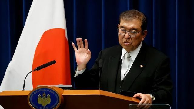 特朗普摊上大事了?关税战反噬美国,36万亿美债危机提前引爆!