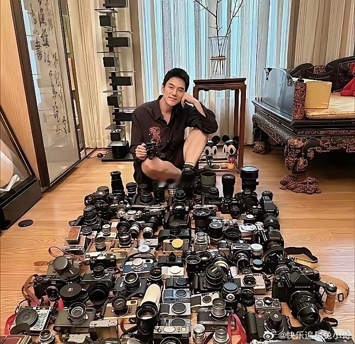 林依轮这啥家庭，这么多相机和小提琴！​​​