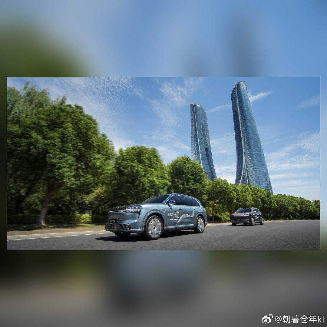 五年新约，看完了看到一条评论挺扎心，联合办公、协同开发，问界专属团队这么干。签约现场，余承东和张兴海