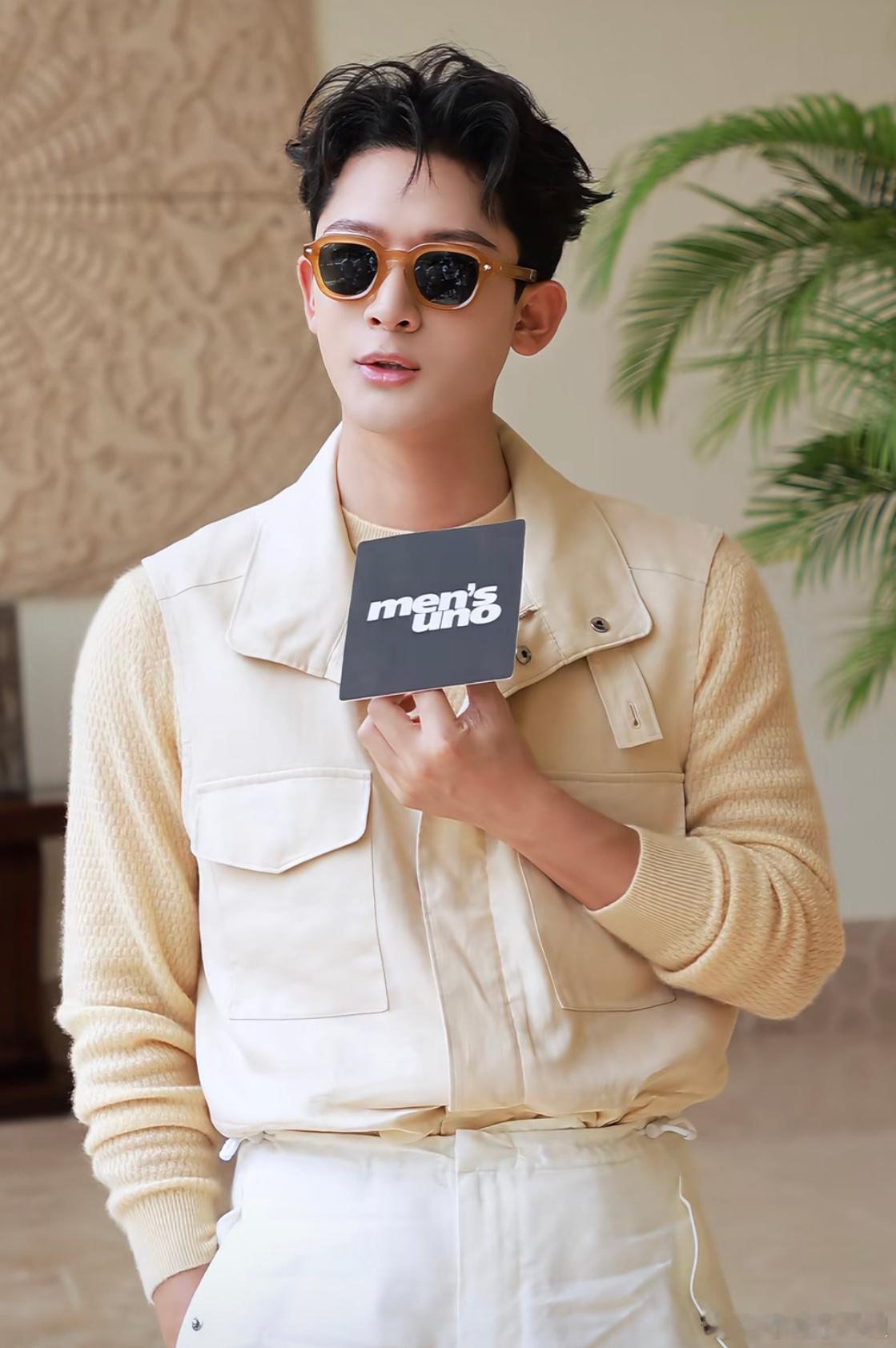 张晚意风度五月封面有点小臭屁的感觉验证一下张晚意的杂志期待时尚度的db