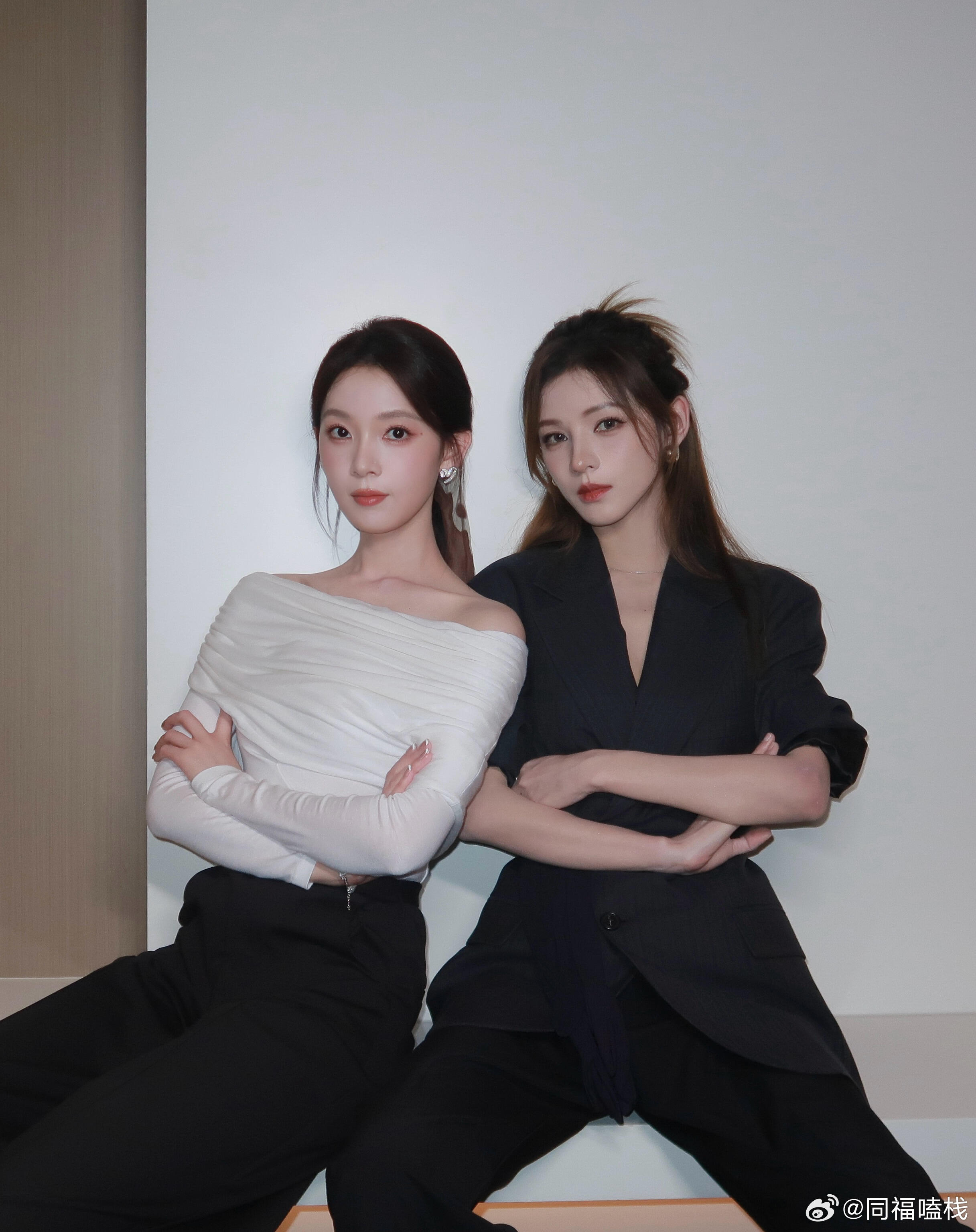 品了一天陈瑶张予曦的贴贴合照，我的感想是陈瑶麦一下求你了在浪7麦出风采好吗，别试