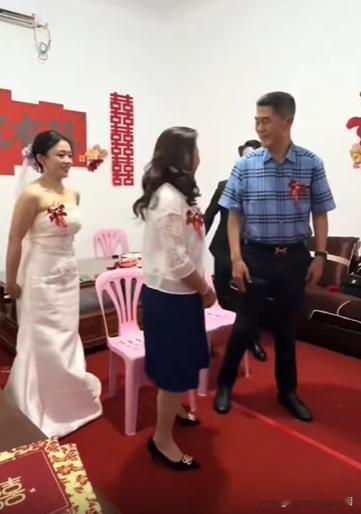 彭德仁司令和夫人第一次集体亮相！在缅北果敢地区，只要是果敢同盟军的现役合同退