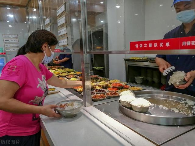 社区食堂: 中国城市民生服务的新探索