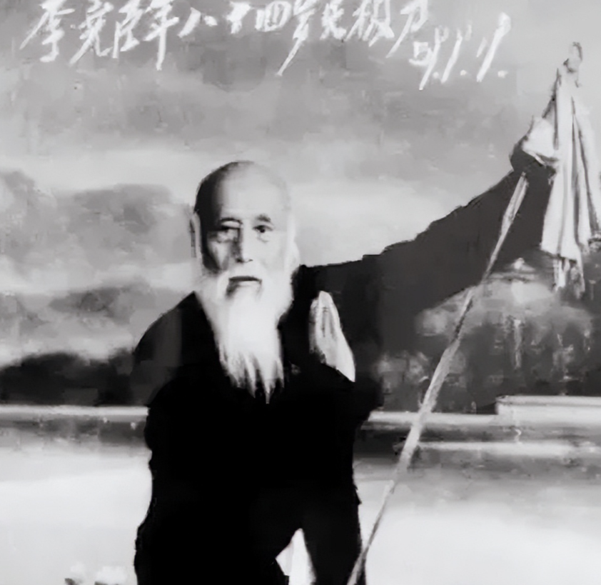 1942年，武术大师李尧臣遭人出卖，落入日本人手中，日本高手武田熙想与他比试，李