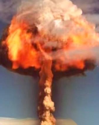 日本右翼那边有人放话了。说如果我们敢动核武器，他们剩下的一半国民，会联手反击，