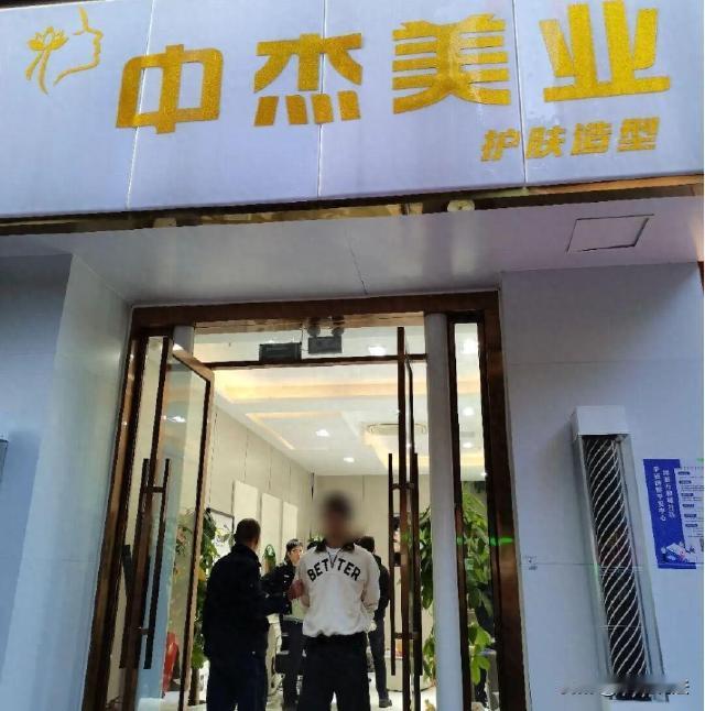 “30元4次的理发，花费16800元。”常州，强迫交易惹人怒。打着“30元4次理