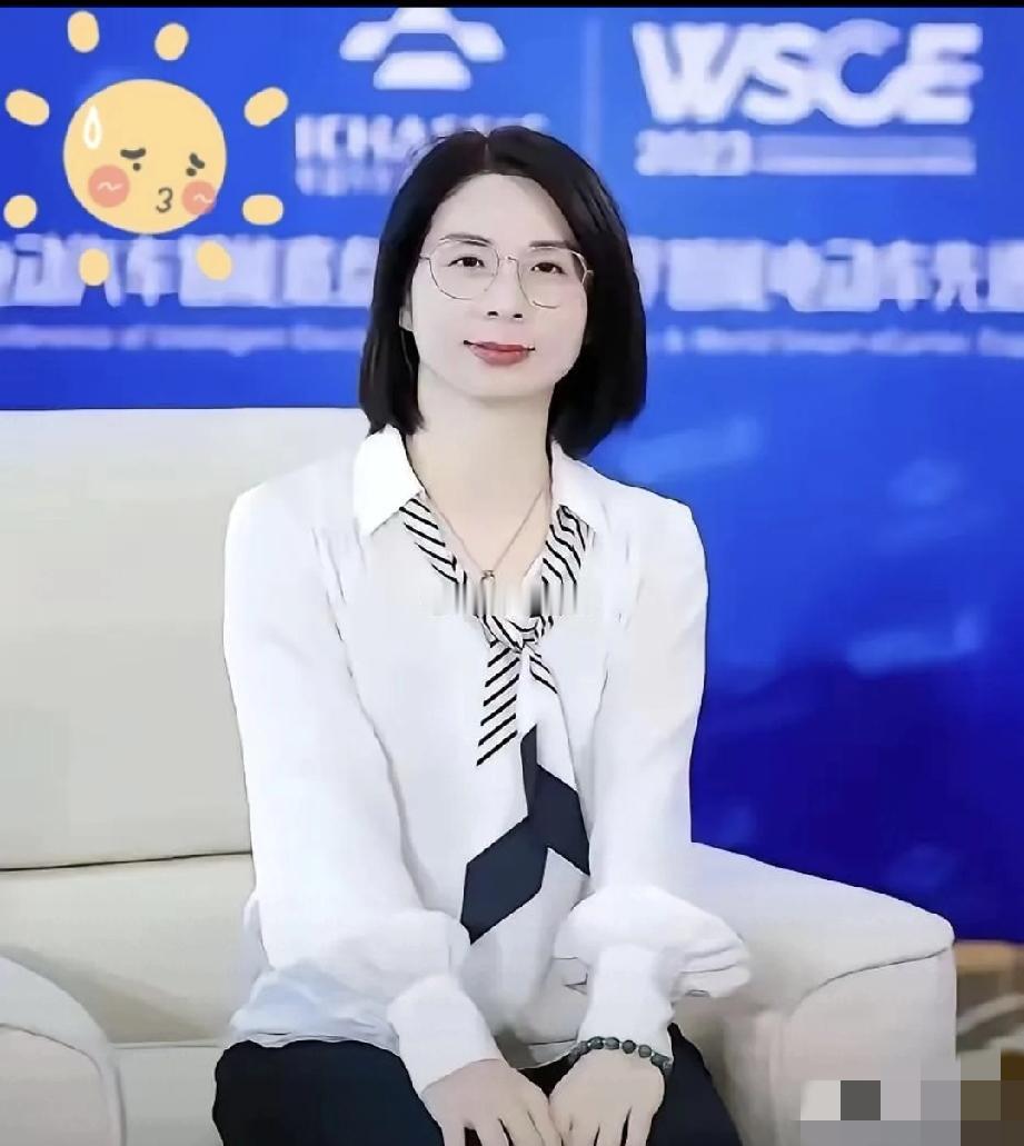 被老板性侵的销售女总监崔丽丽，4月23日开庭了。她直接索赔250多万：光是24个