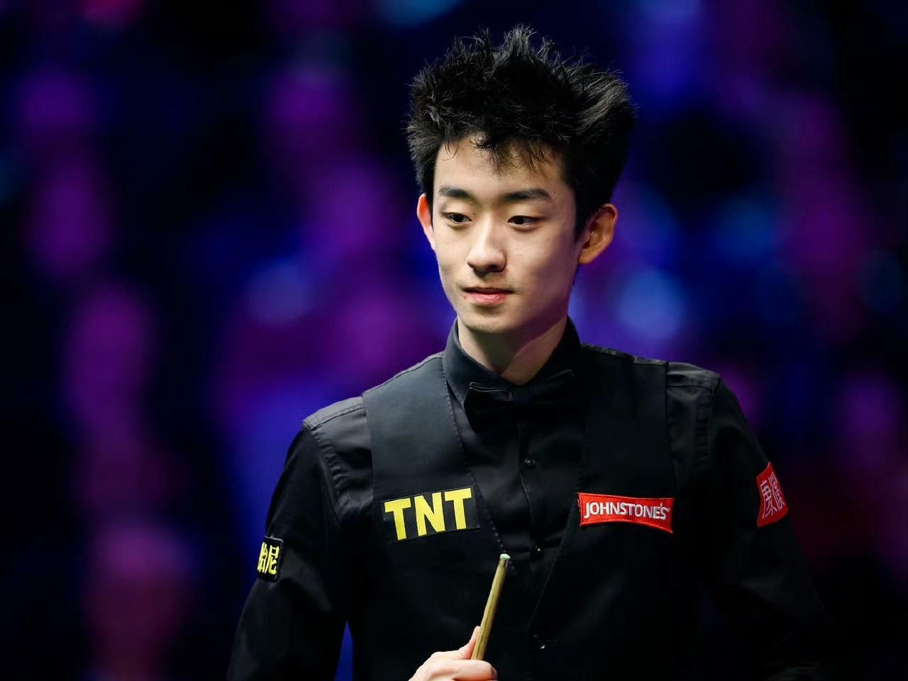 没想到本届大师赛都没1个140+，吴宜泽这137分比很多147都值钱。吴宜泽凭