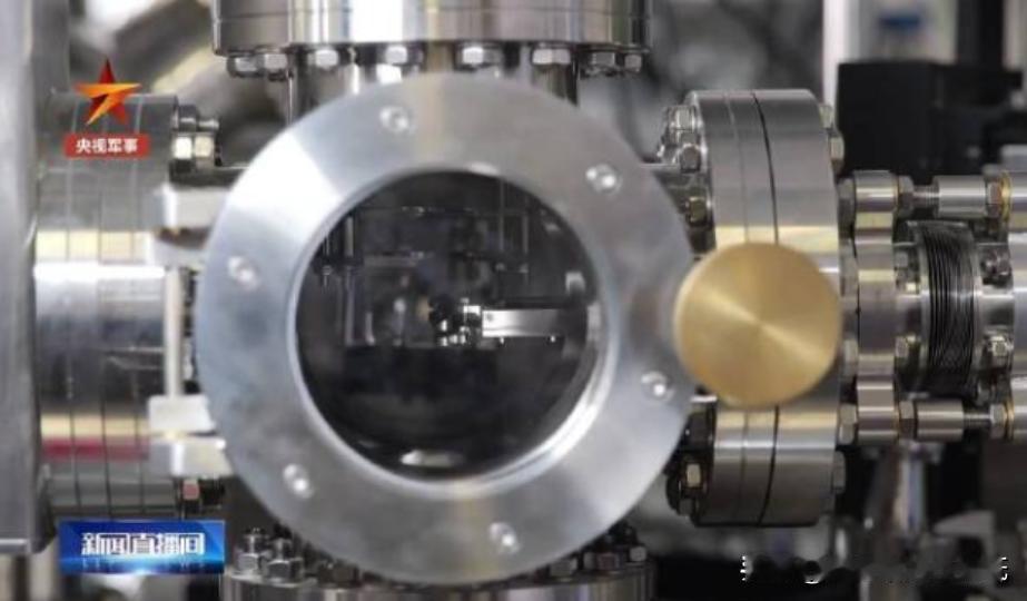 中国二维金属杀疯了，中国研发的这种材料薄得像病毒，只有0.3纳米，比头发劈二十万