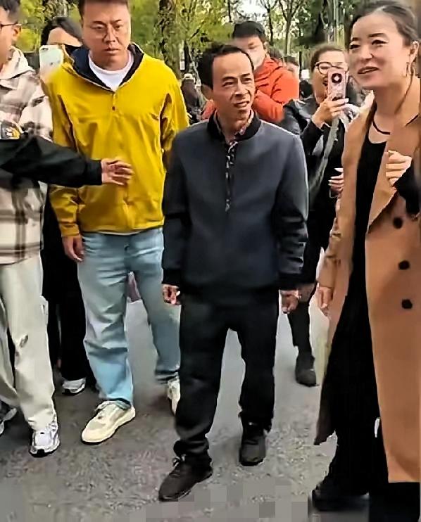 鸡排哥“全国巡炸”真是越巡越翻车,从南京到福建、安徽、浙江,网友都直接喊话“好走