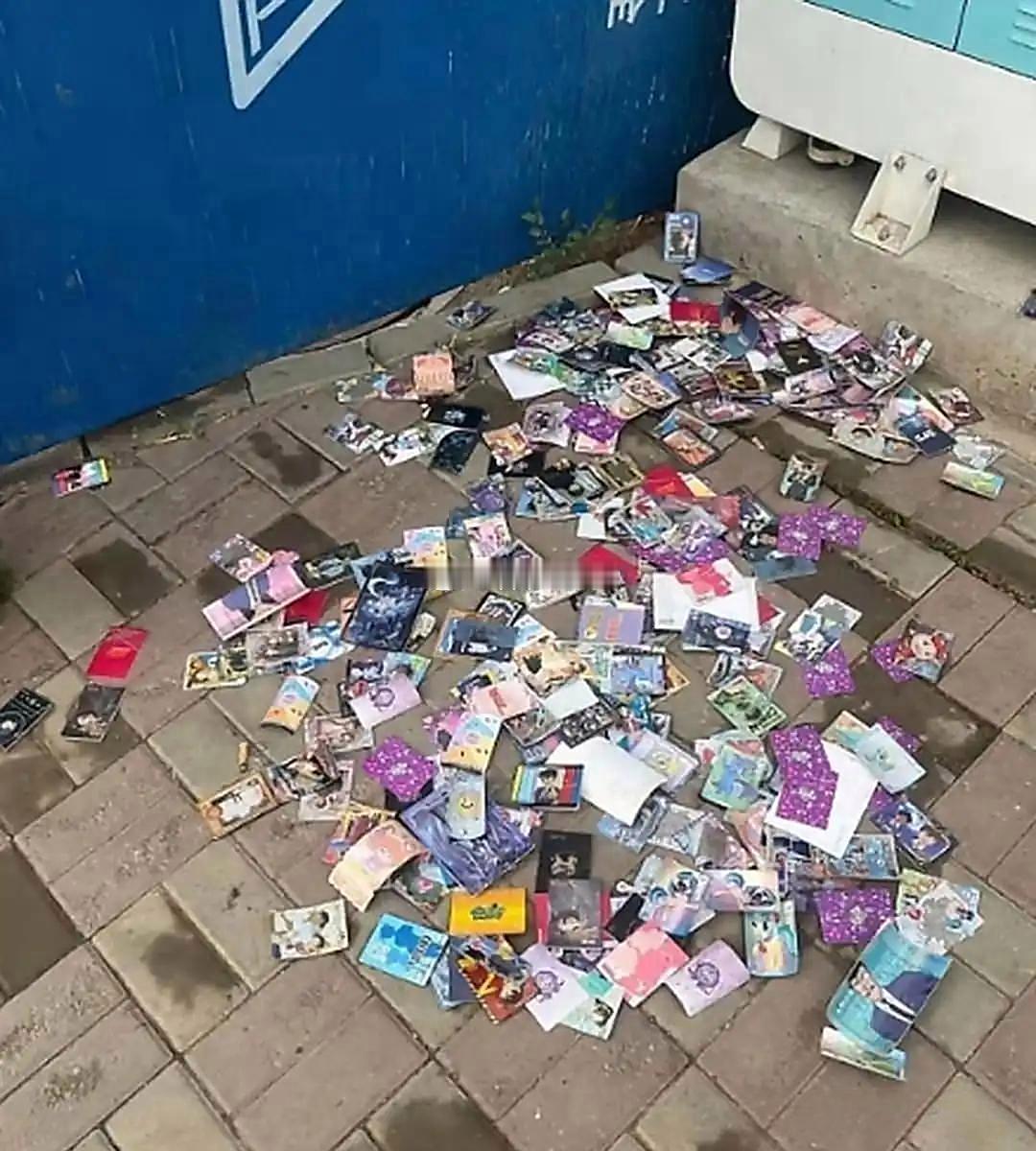 好想去捡，可惜不好意思蹲下去​​​