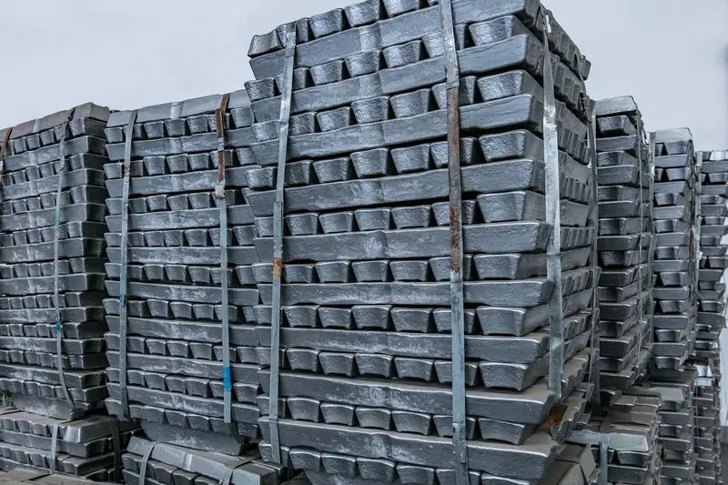 4月20日，伦敦金属交易所（LME）消息显示：铅库存削减625吨，铜库存降低18