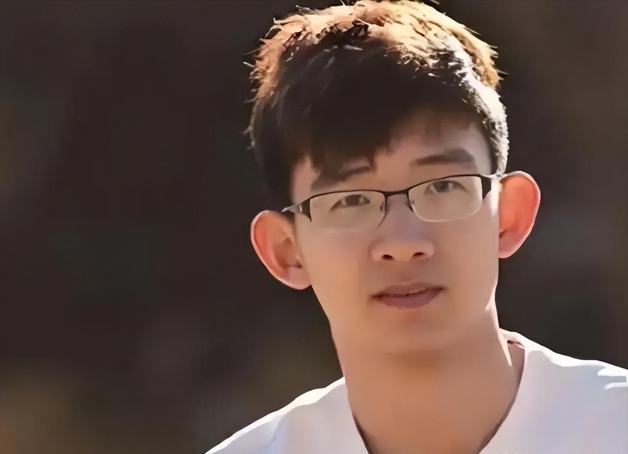 🌙“北大学霸”刘嘉森一语惊人！他说：“我的同学里，父母有钱有势的大有人在，父母
