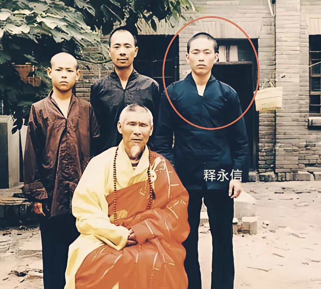 释永信的师傅行正大和尚，写过检举释永信的材料，结果两个月之后就圆寂了。而这次释永