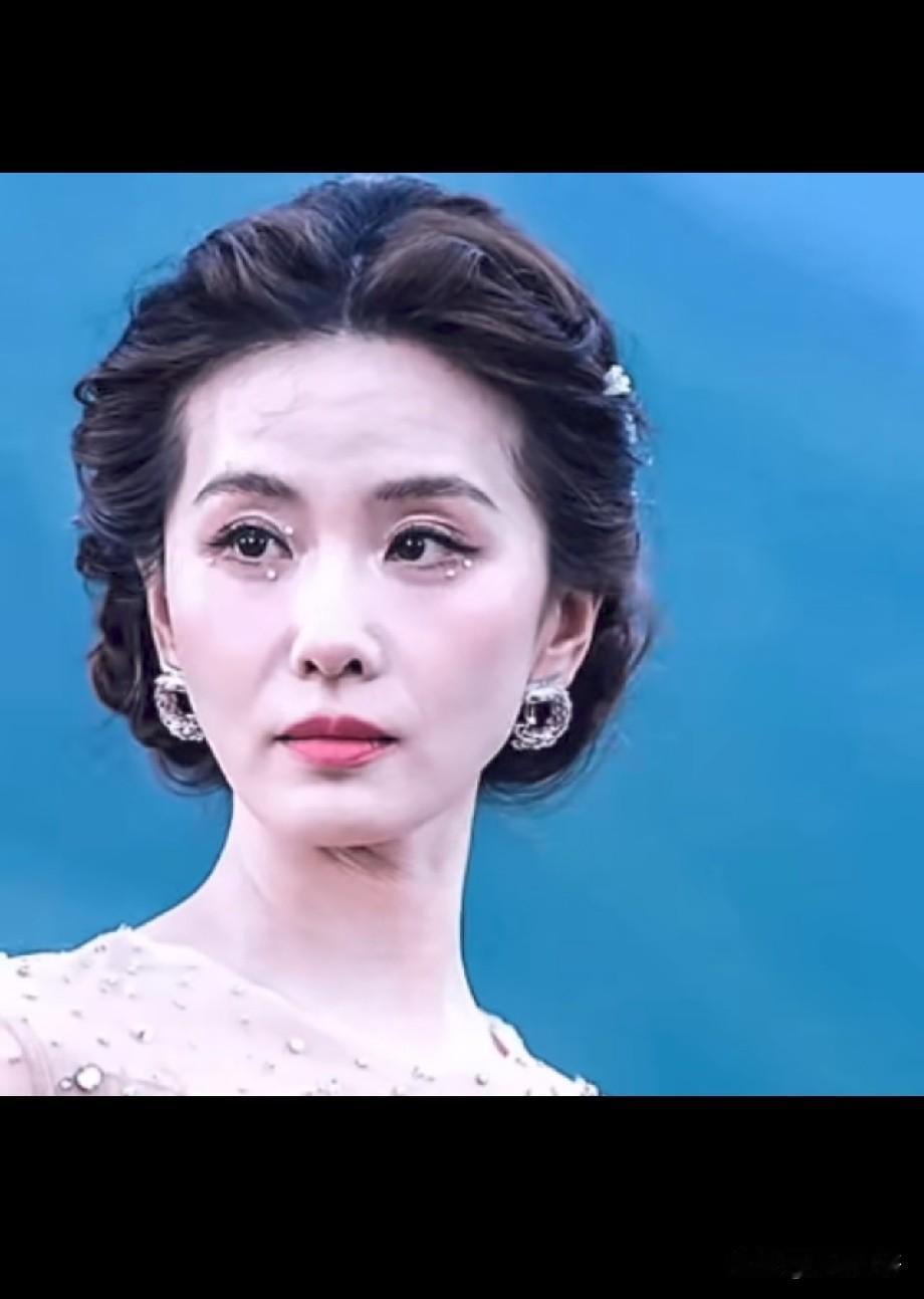 刘诗诗一脸疲惫引全网心疼！高定造型下，她藏着内娱女明星的心酸5月29日VO