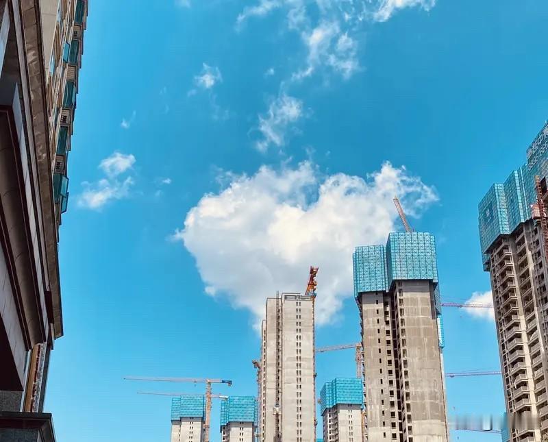 楼市信心比底部更重要前几年房价下跌的幅度太大，实实在在把不少购房者给跌怕了。