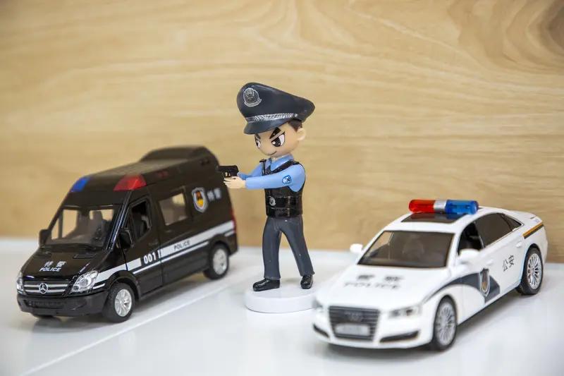 只有中国警察叫“人民警察”，这背后大有深意。1950年，为和旧警察区分，经周恩